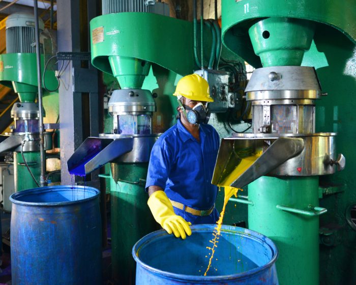 Monitoring of the pigment emulsion process