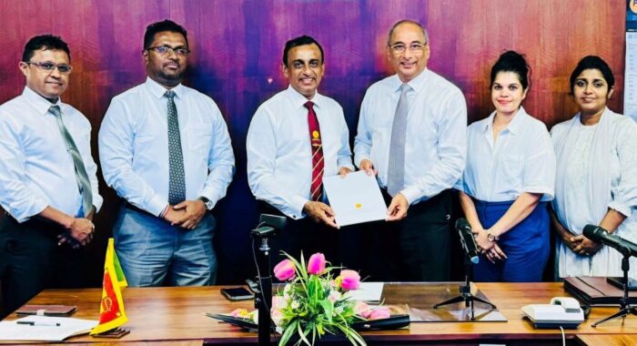 Beyond Textiles Hayleys Fabric drives research on water pollution Hayleys Fabric Managing Director Rohan Goonetilleke (third from right) exchanging the MOU with University of Sri Jayawardenapura Vice Chancellor Prof. Pathmalal M. Manage (third from left) in the presence of teams from Hayleys Fabric and University of Sri Jayawardenapura.